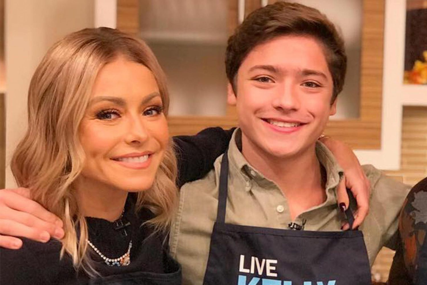 Kelly Ripa broke down as she shared an “unexpected” message from her